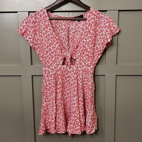 Lulus Dondi Red and White Print Tie-Front Short Sleeve Romper Size Small - Picture 1 of 14